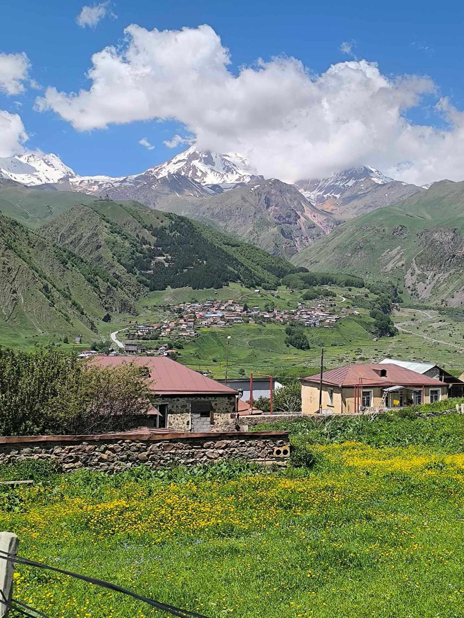 Guesthouse Relax In Kazbegi Exterior photo