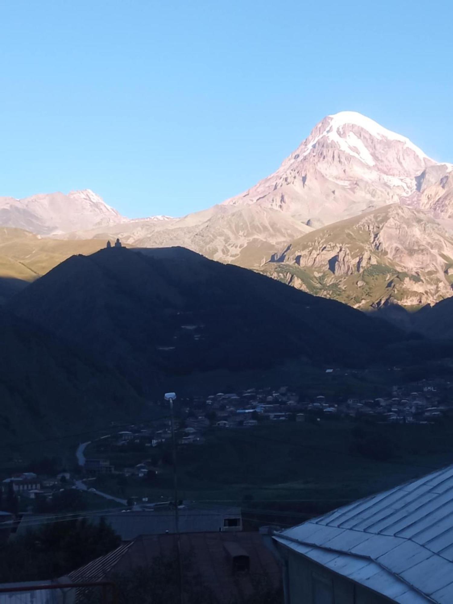 Guesthouse Relax In Kazbegi Exterior photo